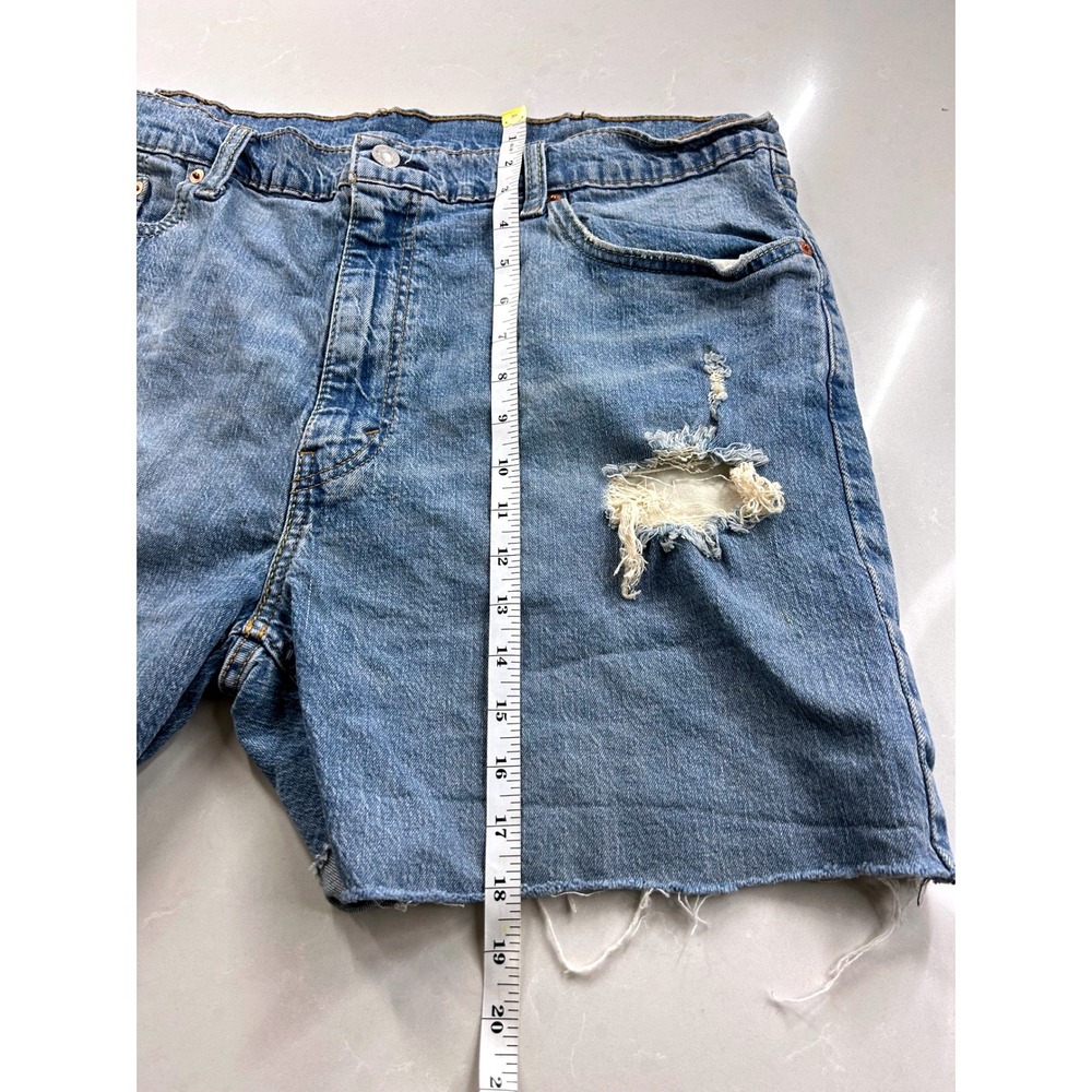 Levis 405 Standard Fit Distressed Denim Shorts Mens 40 Blue Cut Off Frayed Hem - Picture 3 of 5